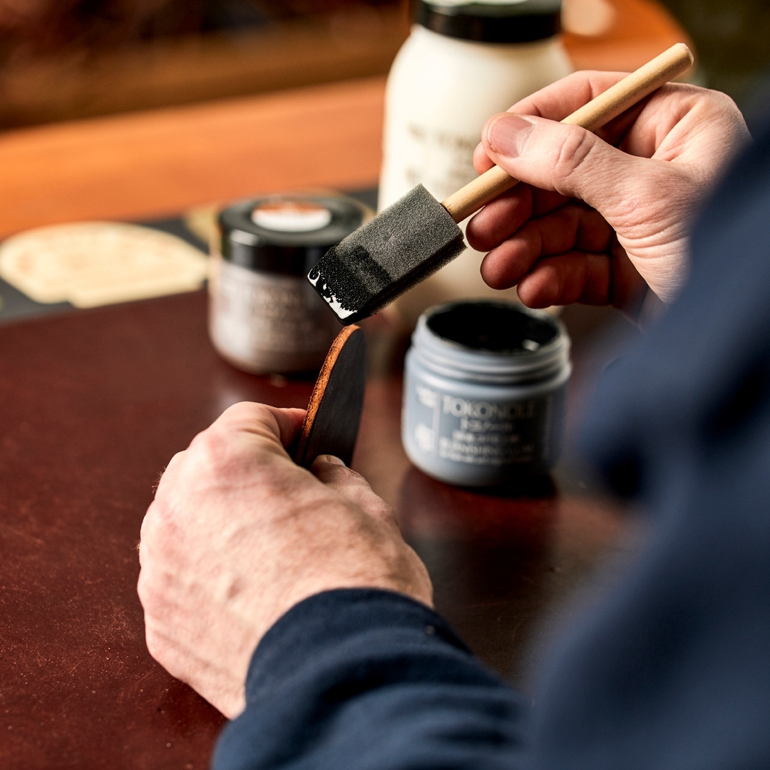 Buckle_Guy's tweet image. Seiwa Tokonole comes in the classic Clear as well as Black or Brown.⁠
Tokonole ➡️ l8r.it/tUSn

#leathercraft⁠
#leatherwork⁠
#leathertips