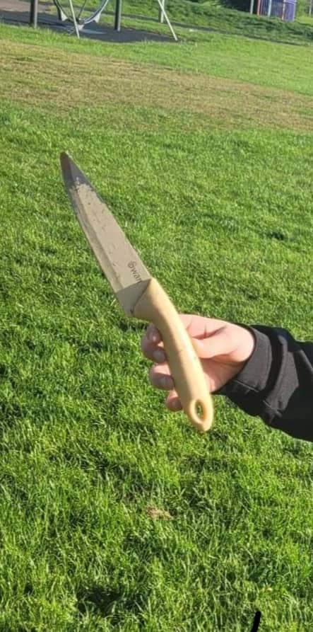 Found in Croyland Park by a mother and her son, It’s now been disposed off in one of our Amnesty bins. Please be vigilant when you’re out and about, and Thank you to the lady for her quick thinking and disposing the knife safely 🙌🏻