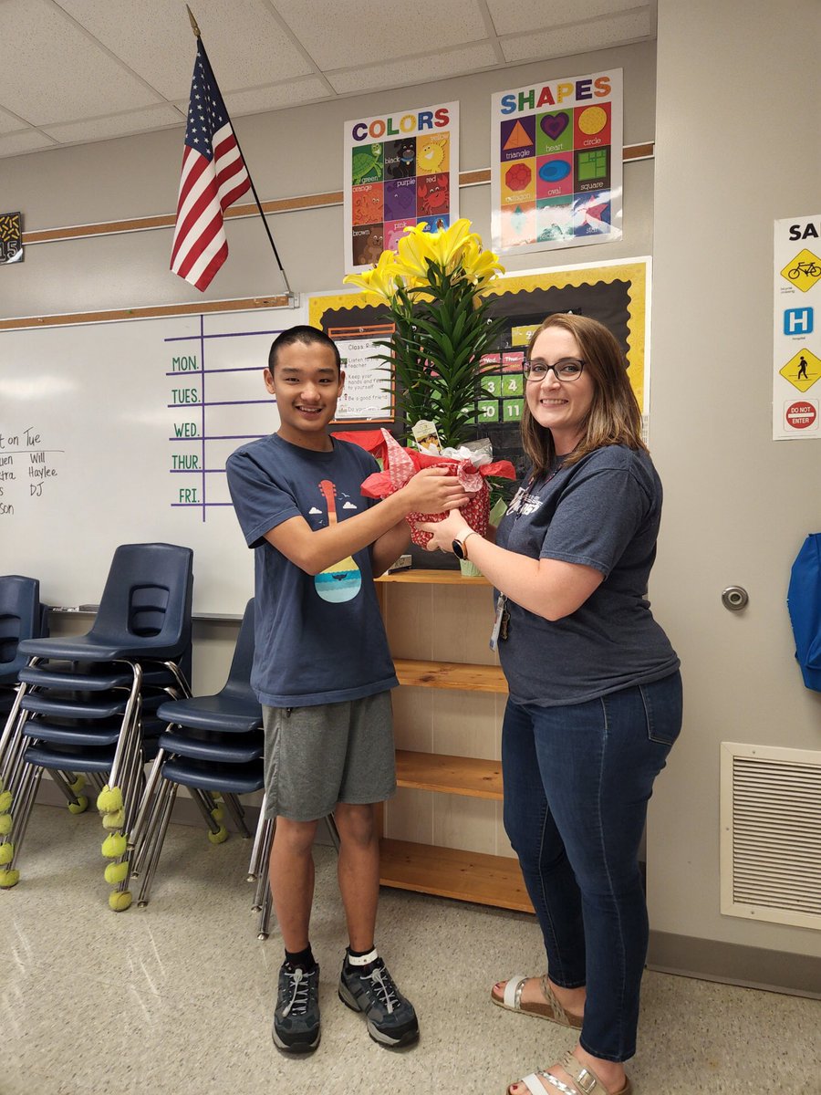 k9kayaks's tweet photo. Today was officially the last day of school and officially the last day at @1Warrior_WOMS #WOMS 
We had a great experience and awesome #StudentBody and #Faculty  
Thank You 
#ConradsCrew #RM801 
#Principle April Gambrell 
#MaxSmiles https://t.co/0TWn3mc8l3