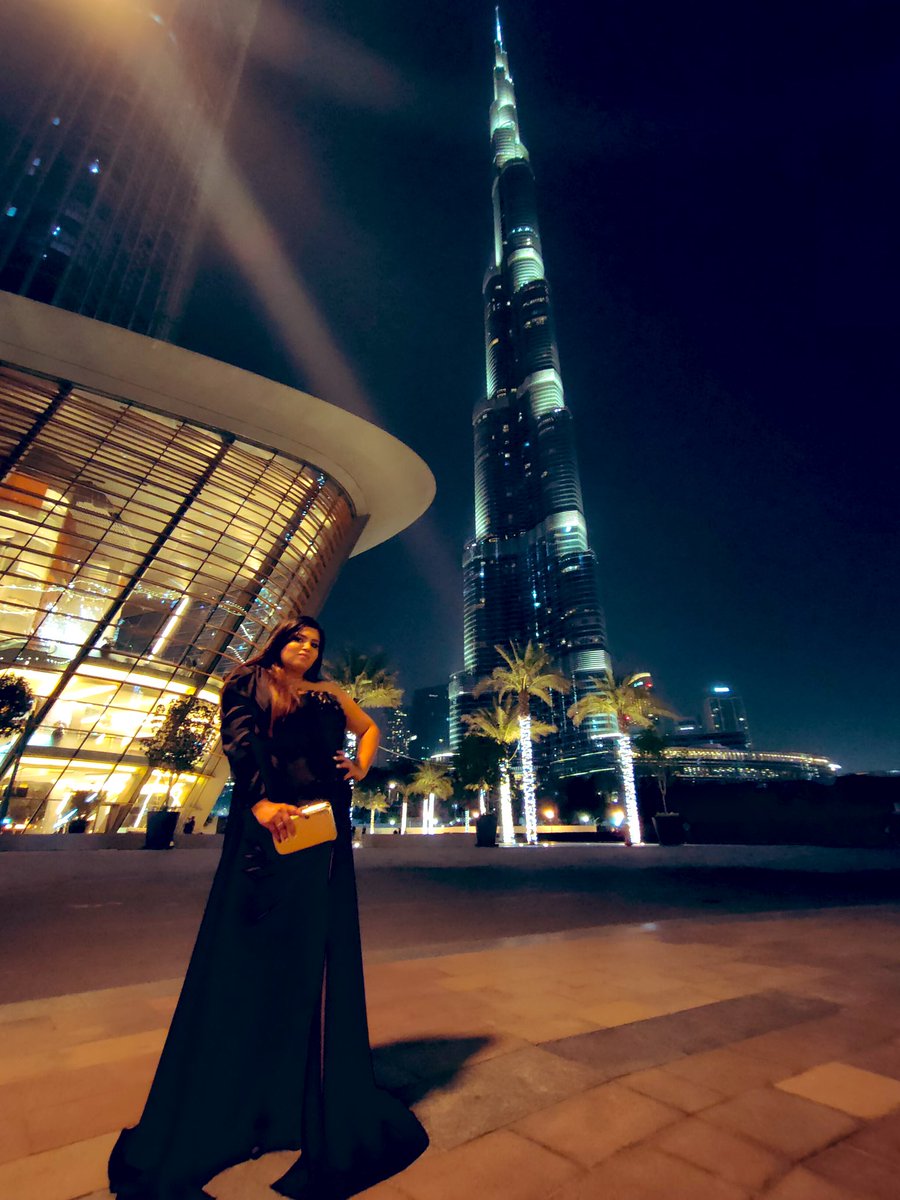 parinitarb's tweet photo. Red Carpet Ready! 😉📸

#awardsnight #dressedtoimpress #standingtall #standingout #limelight #dubailife #myuae https://t.co/5s3yEB2kp6