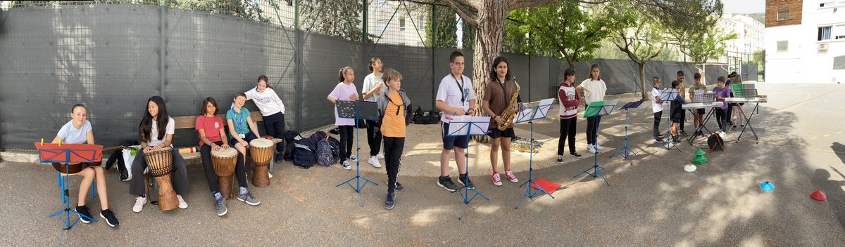 Journée concert pour l’OAE du collège Paul Langevin de Carros: 5 concerts dans les 3 écoles primaires de Carros, des élèves et un public heureux après une année difficile !! #OAE  #orchestrealecole #carros