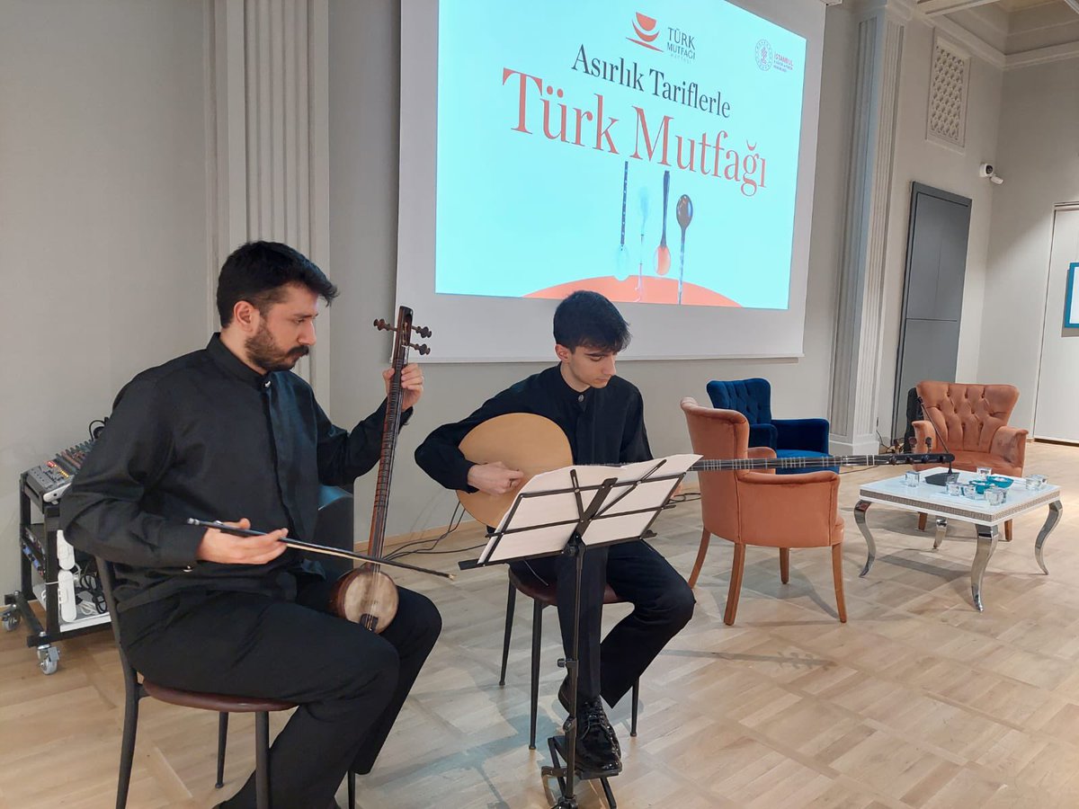iktm34's tweet photo. 21-27 Mayıs Türk Mutfağı Haftasında, “Osmanlı Saray Mutfağından Seçmeler”sergisi İl Müdürümüz ,Beyoğlu Kaymakamı,Belediye Başkan Yardımcısının katılımıyla açıldı.Ahmet Emre Bilgili,Vedat Başaran ve Artun Ünsal’ın konuk olduğu”İstanbul Mutfağı ve Turizm”konulu panel ile devam etti https://t.co/EkNgusPTwA