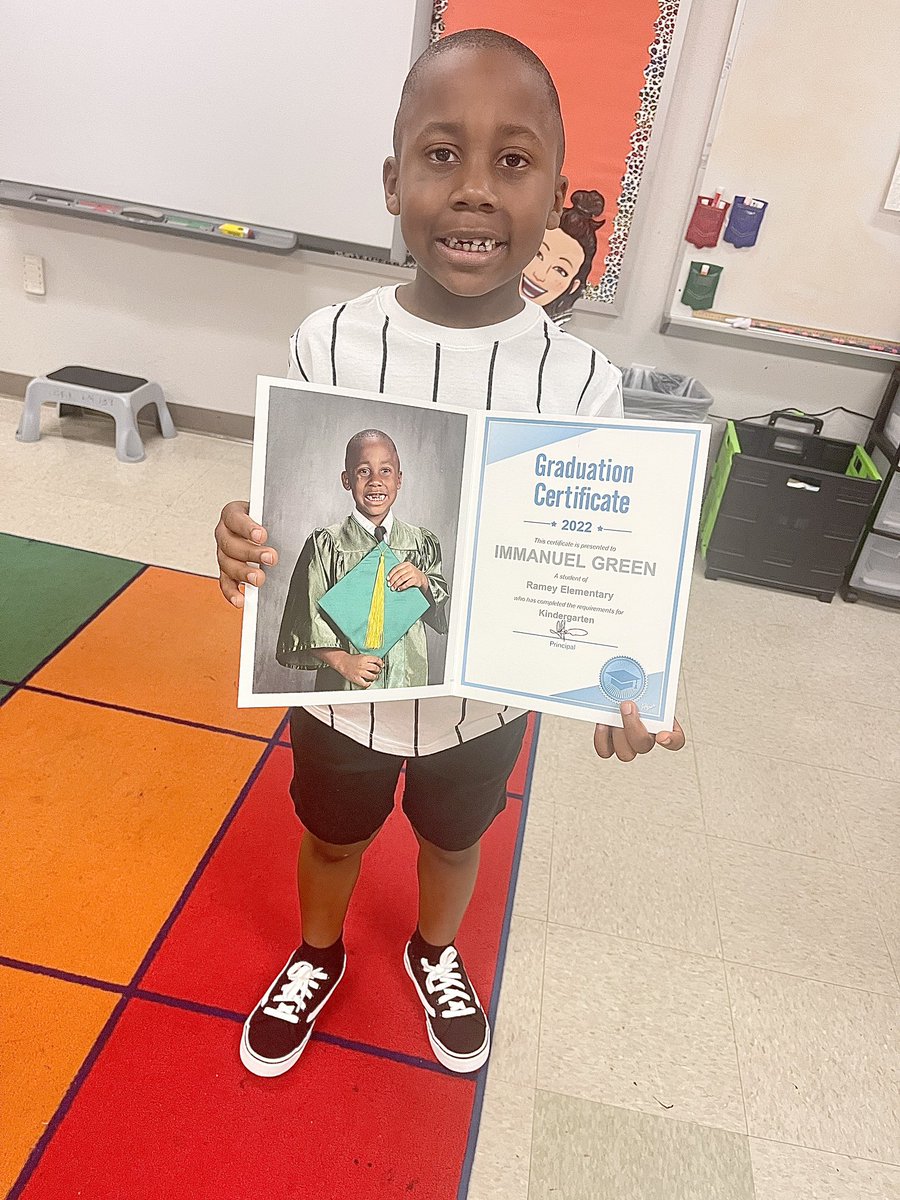 CoachFredGreen1's tweet image. Kindergarten..✅
First Grade..⌛️
First of Many #GraduationSZN🎓
#ImmanuelG.. @RameyTylerISD !!!
#FirstBorn..#TheLegacy! 👑