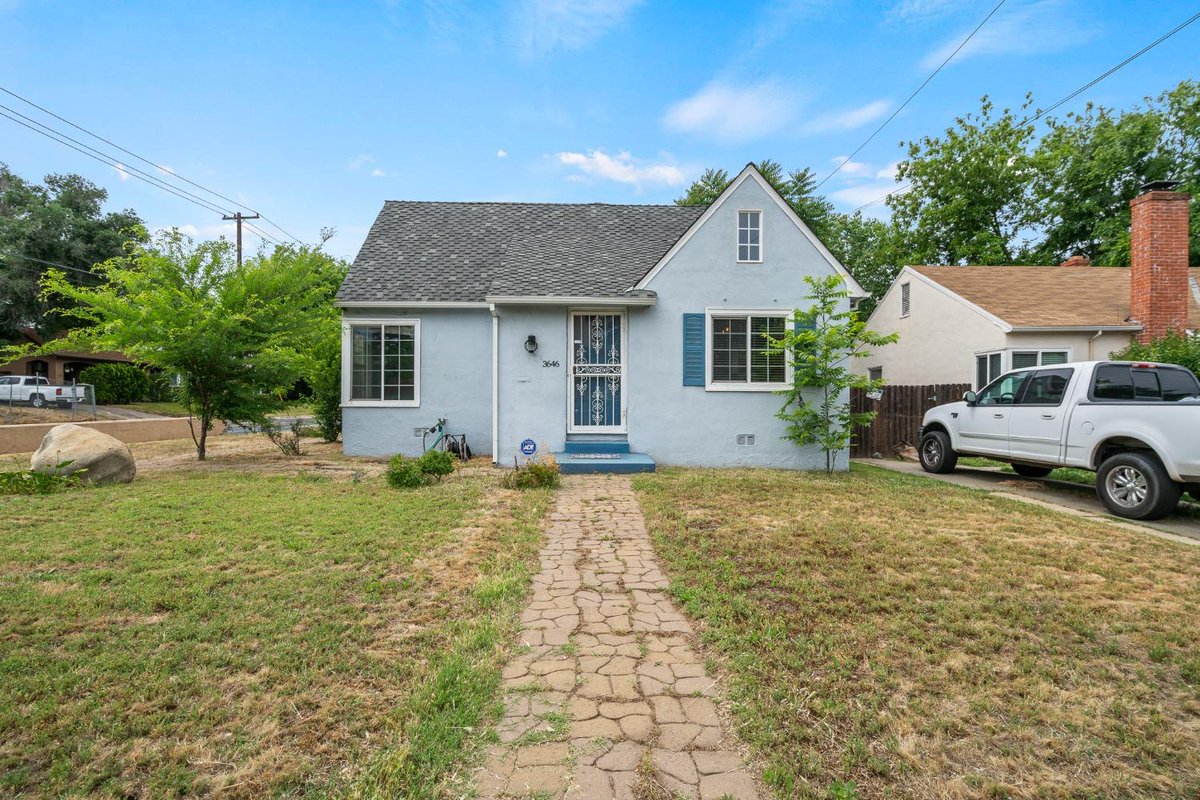 Finally - open the door to a place you and your family will love to call home. #newhome #homesforsale  cpix.me/l/143681296