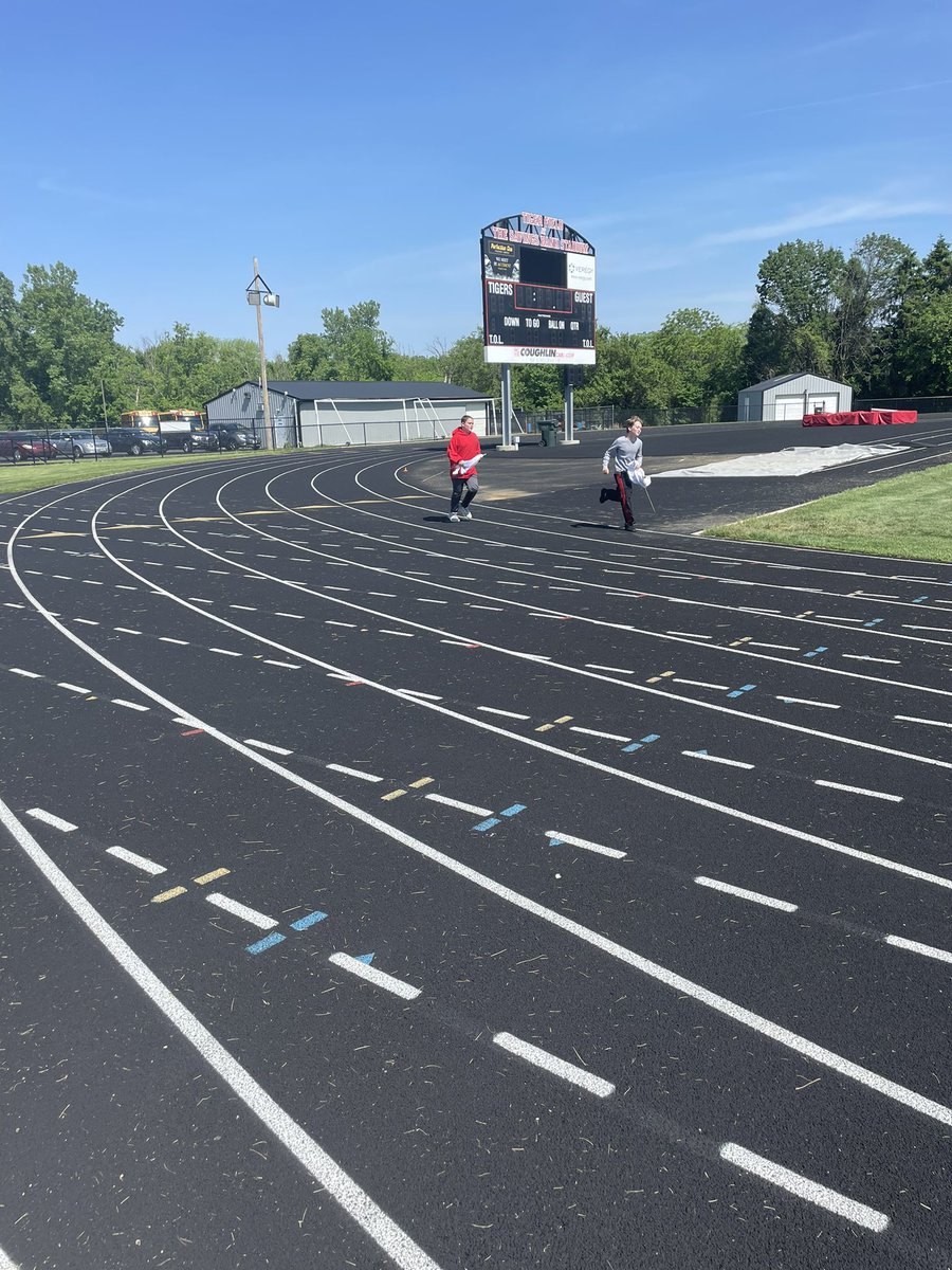 mrswallace78's tweet photo. 6th graders created their own flags then played The Amazing Race today 🏳️ Games included both skill and athletics. Everyone had a blast! @circlevillecms @CirclevilleCity https://t.co/4iol0DUN9s
