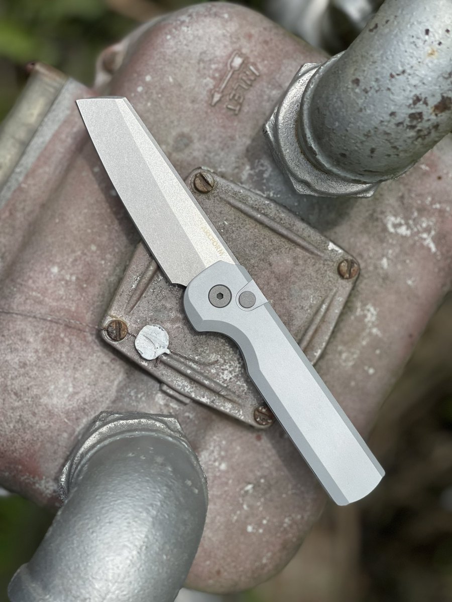 KnifeworksInc's tweet photo. 🔥🔥ARCFORM SLIMFOOT AUTO🔥🔥
🔥🔥 GRAY ALUMINUM 🔥🔥
AF40245
Another HOT DROP! Built to withstand Everyday use! 154CM Blade Steel & 6061-T6 Aluminum Handle! Order It Nowww!! https://t.co/wleBCRcjAv
#knifeworks #knifeworksinc #arcform https://t.co/3MVauPAajt