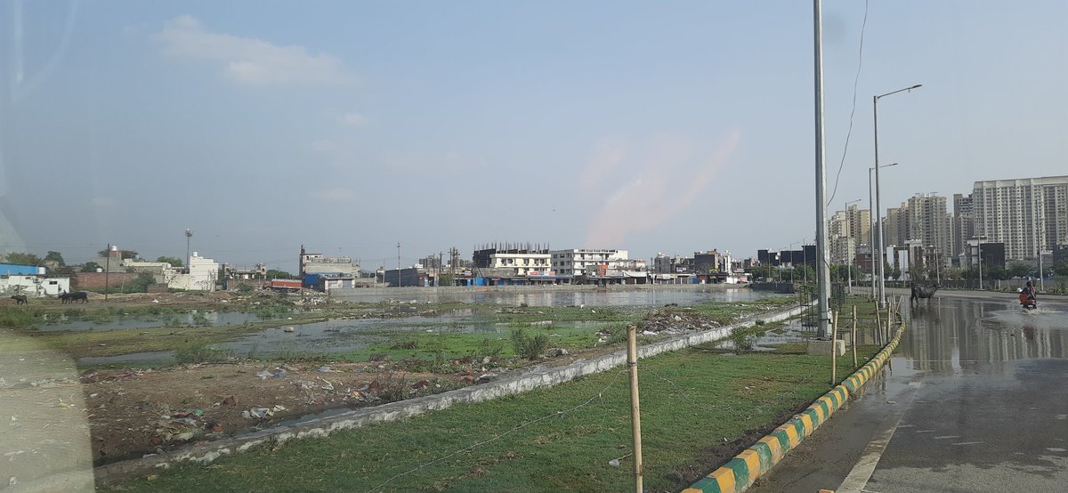 dearviveksingh's tweet image. @OfficialGNIDA @iassurendra @dmgbnagar Centre Noida inviting Mosquitos in their open muddy pool. A big dirty water pond infornt of sec 77 and in Sec 117 &amp;amp; 116 and noida authority is claiming for cleanest city. Please help ! वहां जमा हुआ गंदा पानी हजारों मच्छरों का घर बना हुआ है।