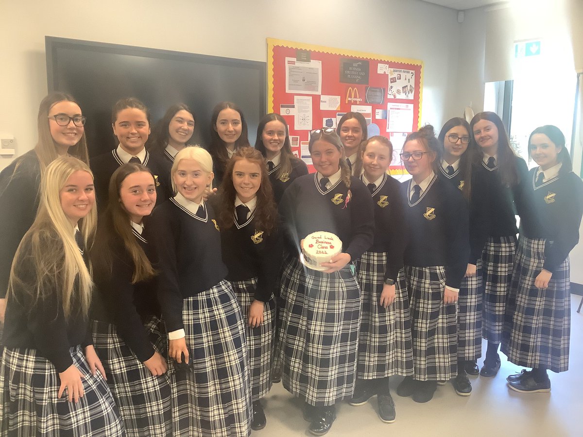 OLSBUSINESS's tweet photo. Wishing this fantastic group of students the very best of luck in their A level paper tomorrow and every success for the future 🌟 https://t.co/KCLO9VOEe4