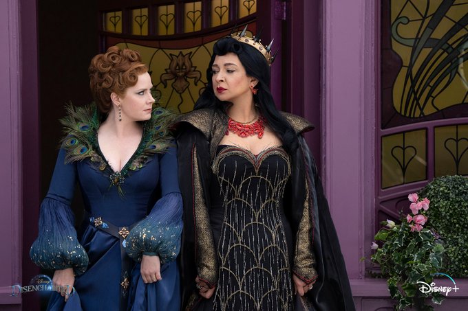 35milimetros_es's tweet photo. ¡La princesa Giselle está de regreso! 👸🏻
Primera imagen de #AmyAddams y #MayaRudolf en #Disenchanted, la secuela de la fantástica película de Disney. https://t.co/5mI8lP76uB
