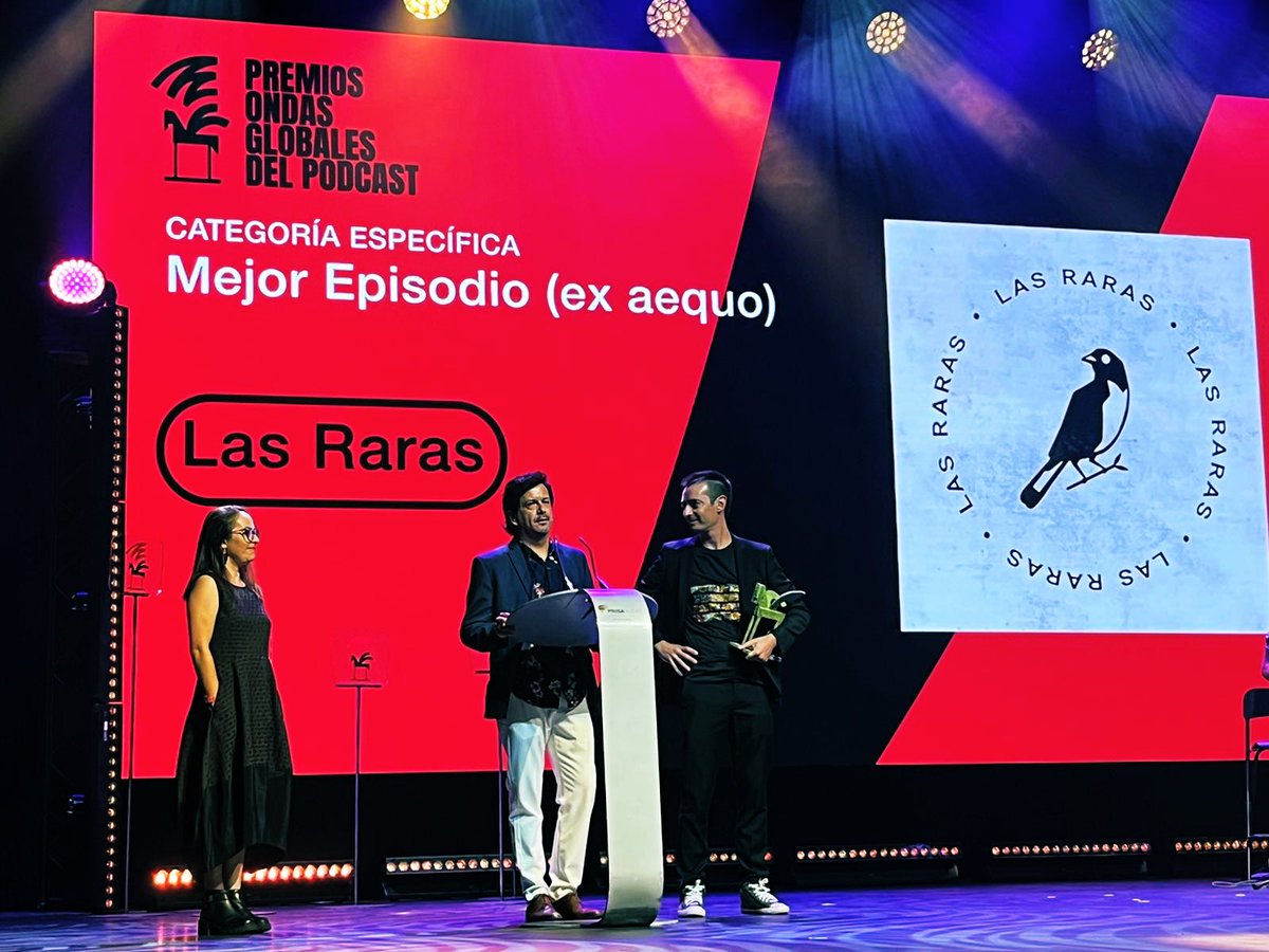 lasraraspodcast's tweet photo. Recibiendo nuestro @Premios_Ondas por la #HistoriadeLibertad 59Balas con nuestro colaborador @dennistmaxwell 🏆 https://t.co/13XOGjsy1M