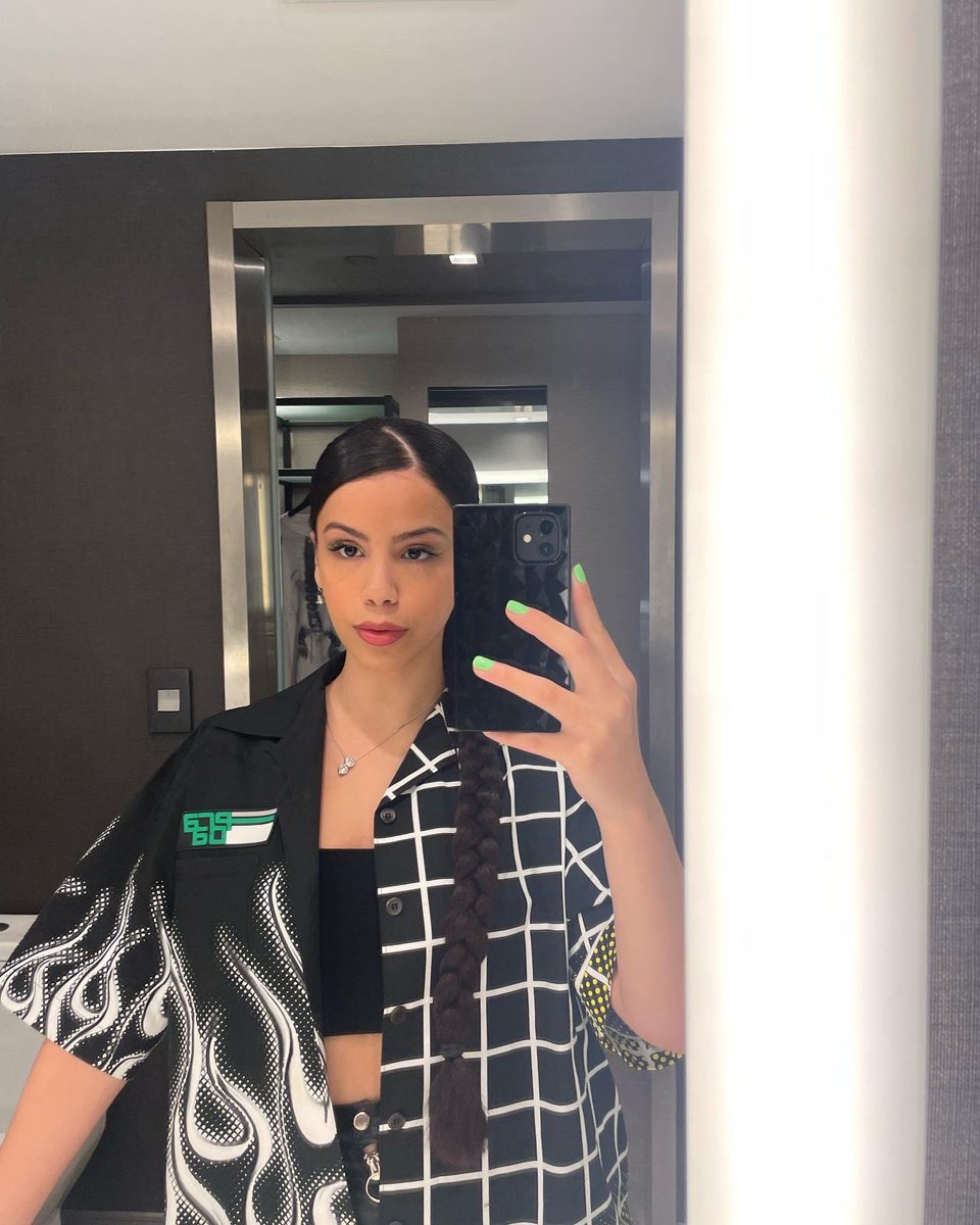 NezzyWest's tweet image. En Miami por un ratito