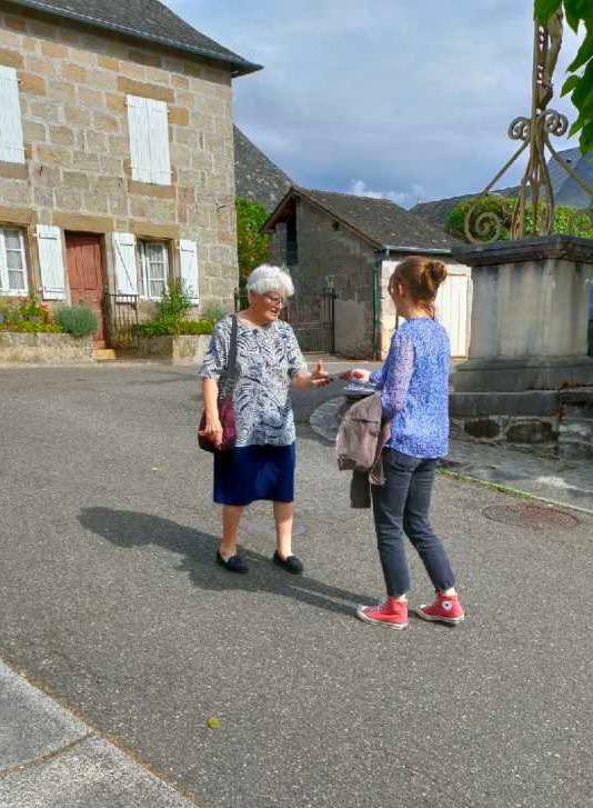 NBrousse19's tweet photo. Séance de boîtage à Ussac ! Merci aux équipes pour leur mobilisation. 😀 💪 Donnons à @EmmanuelMacron une majorité forte et solide pour qu’il puisse agir 🇫🇷 🗳 #legislatives2022 #Corrèze https://t.co/LyZZV67IHq