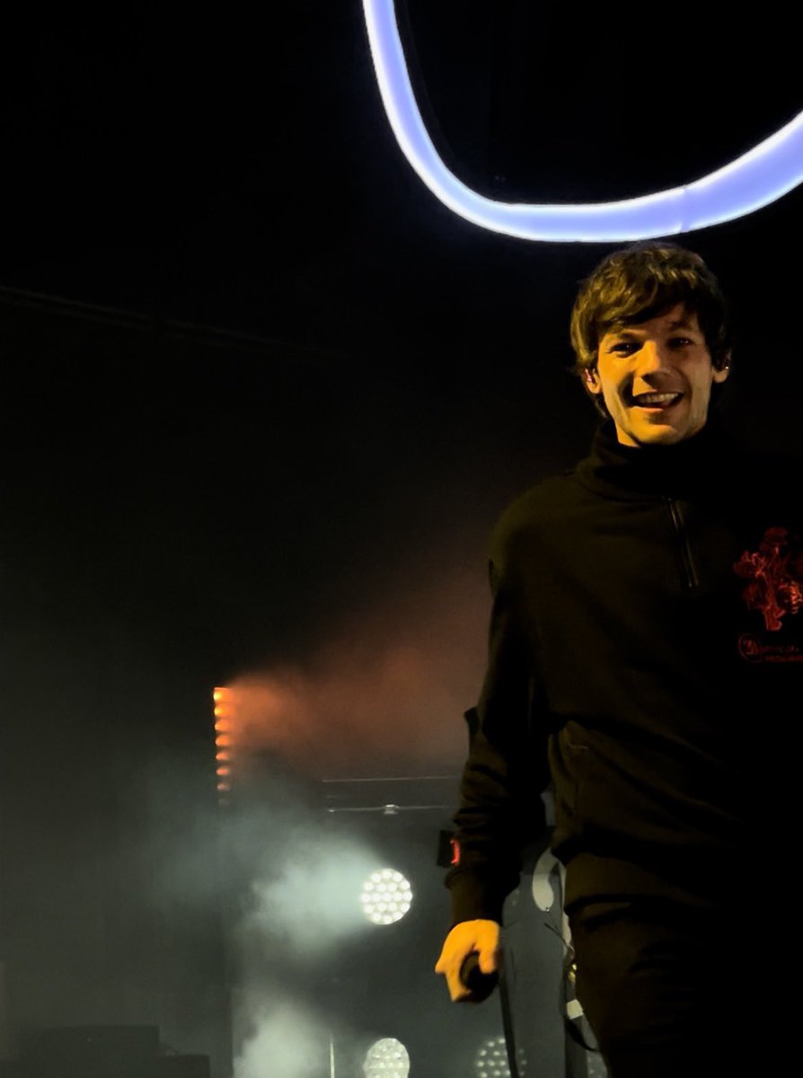 stayert91's tweet photo. "ALOUUUUUUUU! LOUIES DE PLANTÃO!!!!! Quer ir no show do Louis Tomlinson dia 27, no Rio de Janeiro, totalmente DE GRAÇA? Eu te levo! 😏❤️

Pra concorrer a um ingresso N3 é só dar RT, marcar um amigo nesse tweet me seguir e seguir o @izzomrm!" CORRRRE TERMINA AMANHÃ!!!!!! https://t.co/G0nhm9Rd4f