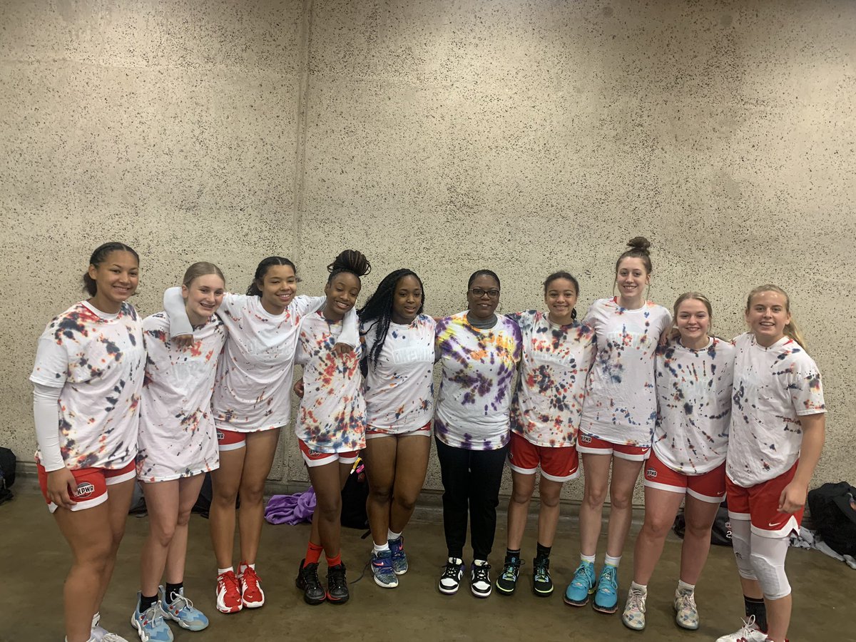 TaneishaAeschl1's tweet photo. Spent the weekend in Dallas with my crew, we played some good basketball went 2-2. We took a time out for some fun and attended @DallasWings game Saturday night, for majority of my girls it was their 1st time going to a WNBA game, glad our schedule worked out so we could attend. https://t.co/qjlJCvaf2H