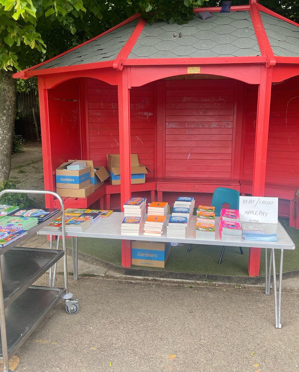Thebookshop1933's tweet photo. A lovely day yesterday at @elsoninfantschool with the wonderful @KirstyApplebaum and #princessminna 🧡💗🧡💗 https://t.co/QBfPsZdlKz