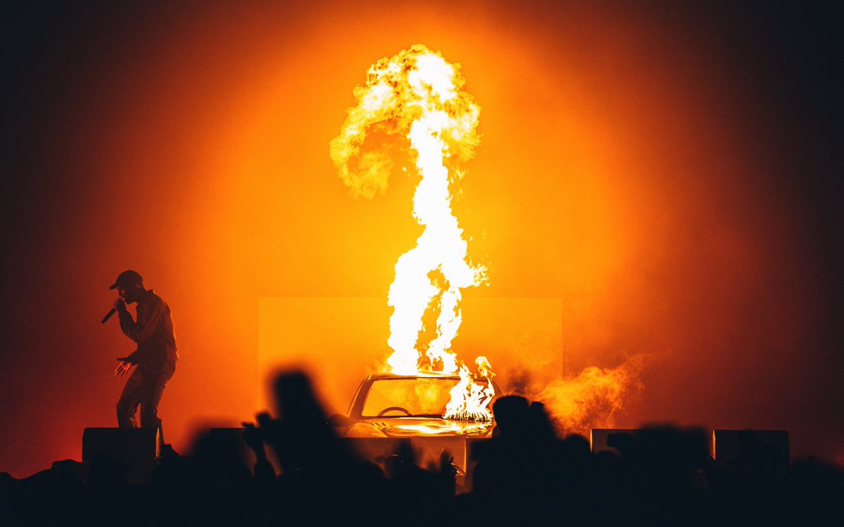 Bespoke burn jobs🔥We love getting creative with our customers to bring their ideas for a shoot come to life, safely and realistically! For any flame related enquiries get in touch!📞01444 487 500 ✉️info@forcefx.co.uk #Skepta #BurningCar #TBTuesday