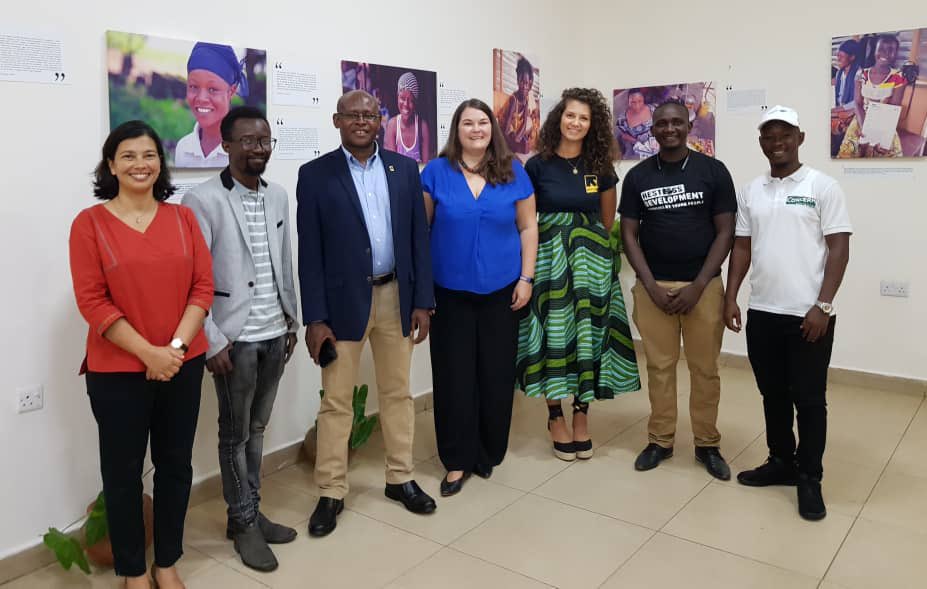 UKinSierraLeone's tweet photo. Today @MOBSSE_SL, partners and #girls shared lessons from the #UKAid #GEC EAGER programme which has empowered 27k+ out of school girls across 🇸🇱 using #safespaces. Great to hear govt commitment to apply these lessons, including to non-formal education within radical inclusion. https://t.co/LhiIig84uL