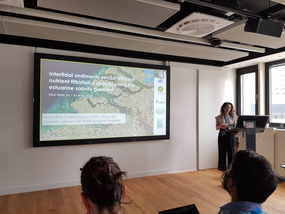 Dunia Rios Yunes (@Dunia_RiosYunes) on Twitter photo 2022-05-24 14:59:20 Presenting on the importance of considering #salinity and #seasonality when researching #estuarine #biogeochemistry #EGU22 Presenting on the importance of considering #salinity and #seasonality when researching #estuarine #biogeochemistry #EGU22