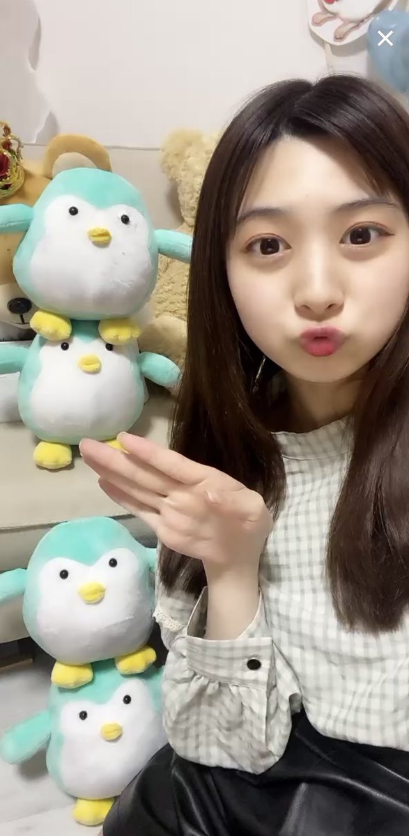 ts15ts15's tweet photo. はるちゃんの配信☺️
最後の30分くらいしか見てないけどエルペンの名前を決めました😆
家に4匹とまだ受け取ってない1匹、合計5匹もいるんだってさ😳
たくさんいてすごいね🥳
はるちゃんもなんだかペンギンっぽいポーズ😊
#はるかえーる
#白戸遥
#meowli
#yellLive
#エルペン https://t.co/3RmZVEP2I9