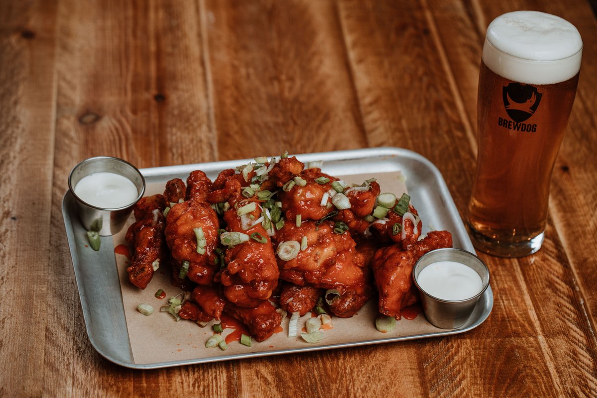 BrewdogExeter's tweet photo. * UNLIMITED WINGS ALERT *
- Book now for wings Wednesday
- Unlimited wing refills
- Chicken, Temple of seitan, cauliflower available
#brewdog #brewdogexeter #craftbeer #wingswednesday #brewdogwings #beer #craftbeerexeter #exeter #guildhall #exeterguildhall https://t.co/L7nM1z2qCn