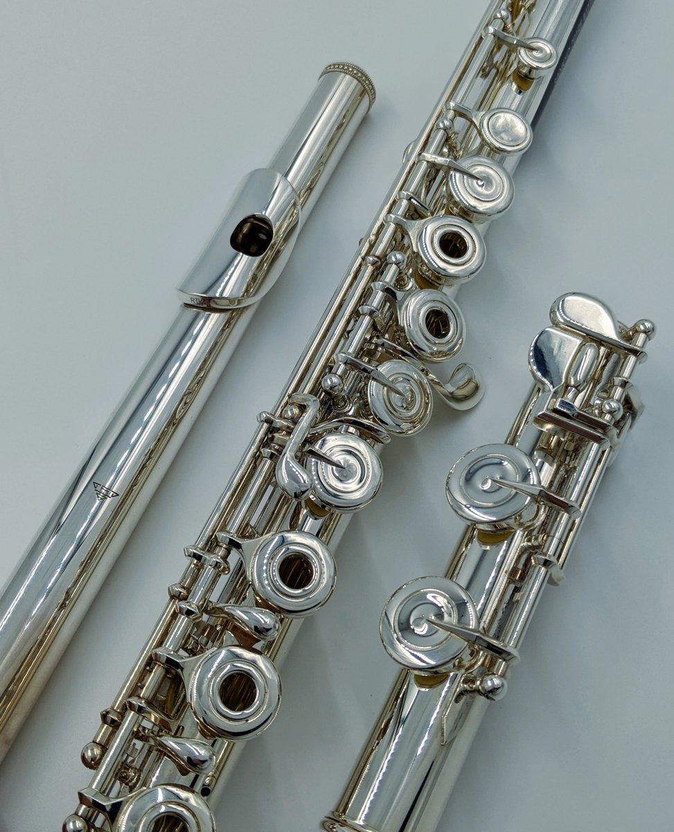 AllFlutesPlus's tweet photo. Lovely secondhand Sankyo 201RE up for sale! In excellent/good playing order. Specs here: https://t.co/PmcH7vip4h
#secondhandflute #fluteplayers #flutesection #flutesofinstagram #flutelessons #flutelife #flutelover #flutepower #flutegram https://t.co/V1hAjNXEgd