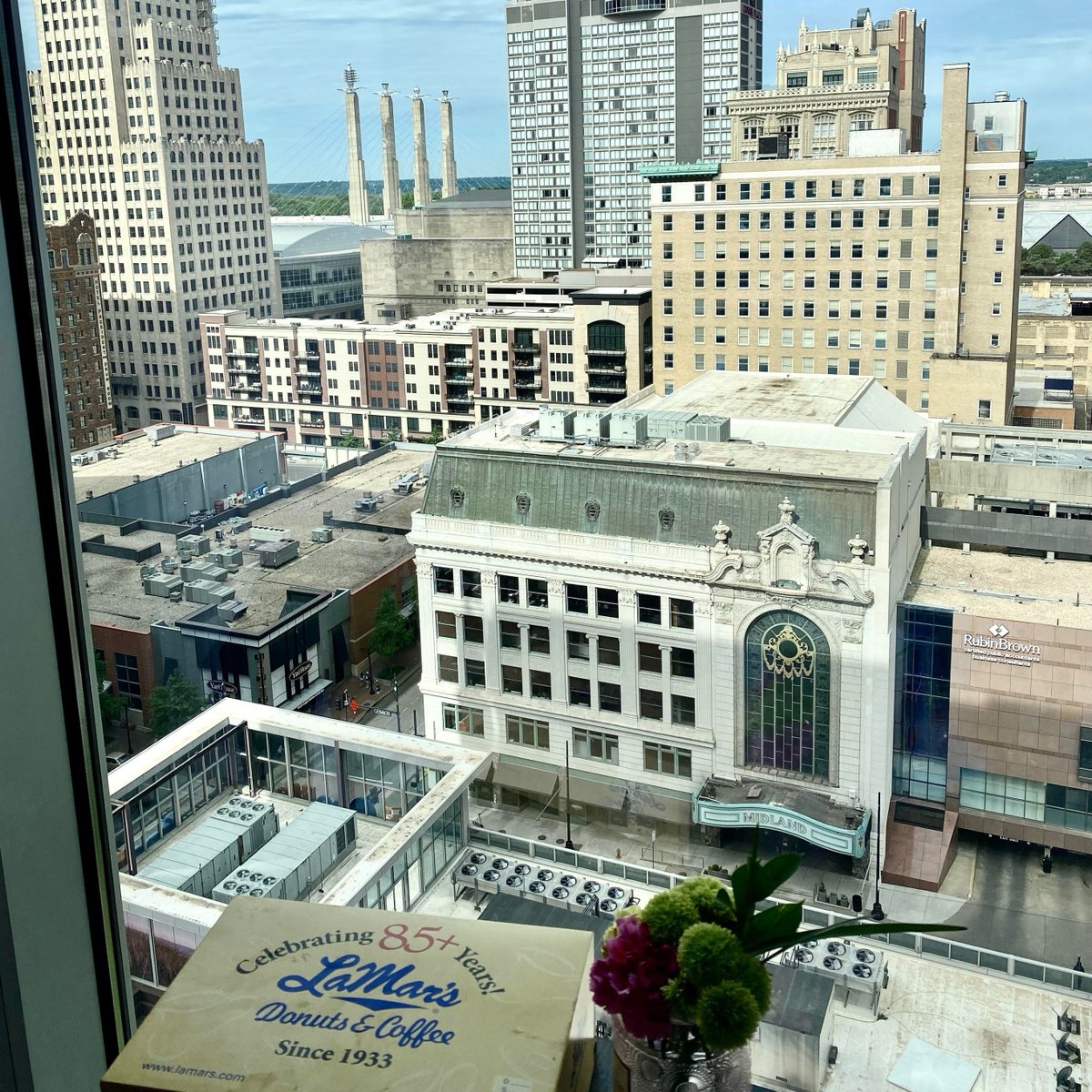 themidland's tweet photo. *big whistle* Check out that good lookin' building! Arvest Bank Theatre at The Midland looking mighty fine this past Sunday (don't let the tasty box of doughnuts distract you)! 😍 Shout out to #reddituser for the pic! https://t.co/PK7steC2fD