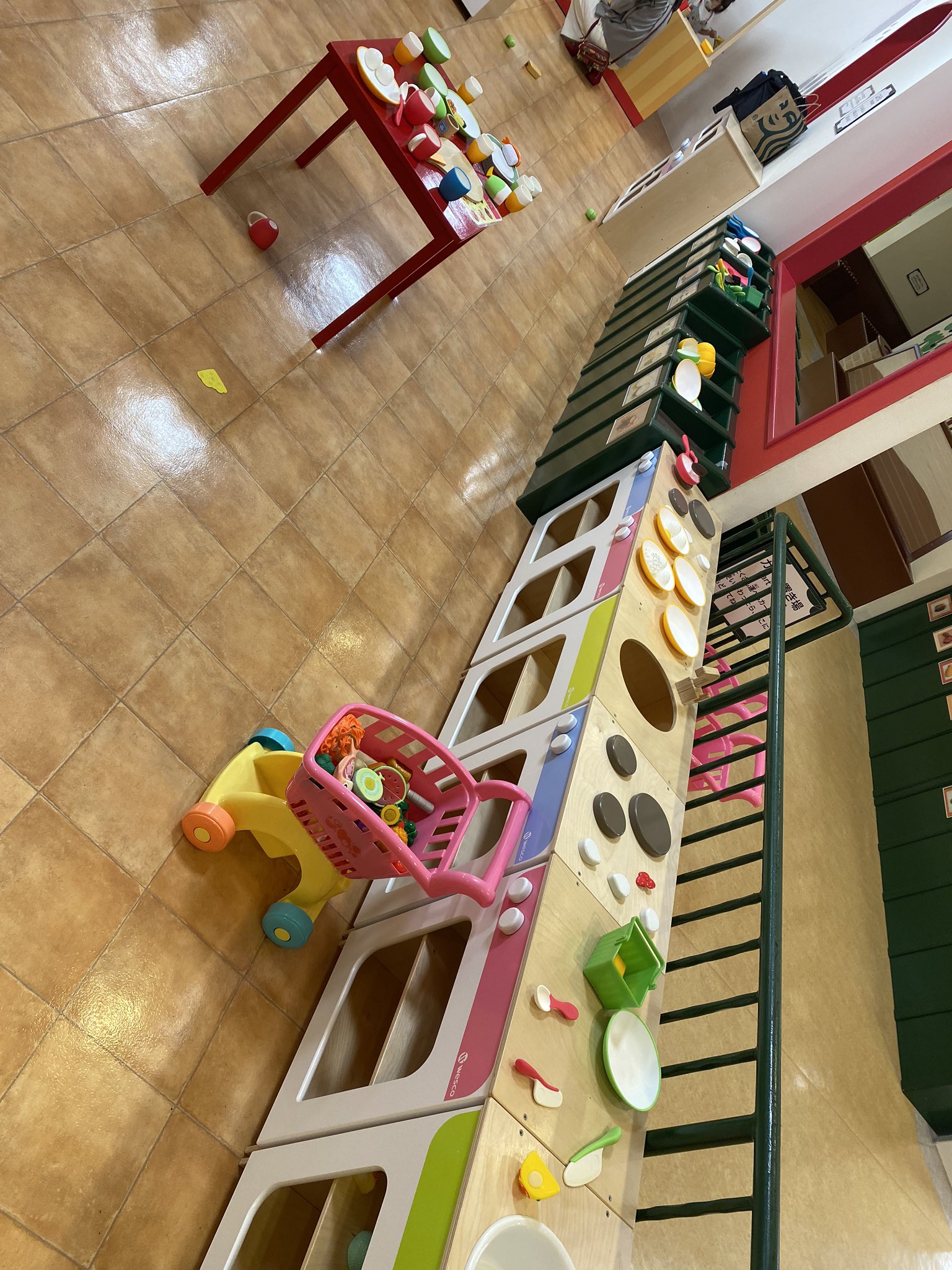 暇影さんち 東京で友達とそのお子さんと一緒に東京ドームシティの屋内型キッズ施設アソボ ノに遊びに行ったけど子供いる方はマジでおすすめ ボールプールめっちゃ広いしおままごとコーナーとかモノレールコーナーとかいろんなものあって子供めっちゃ喜ぶと