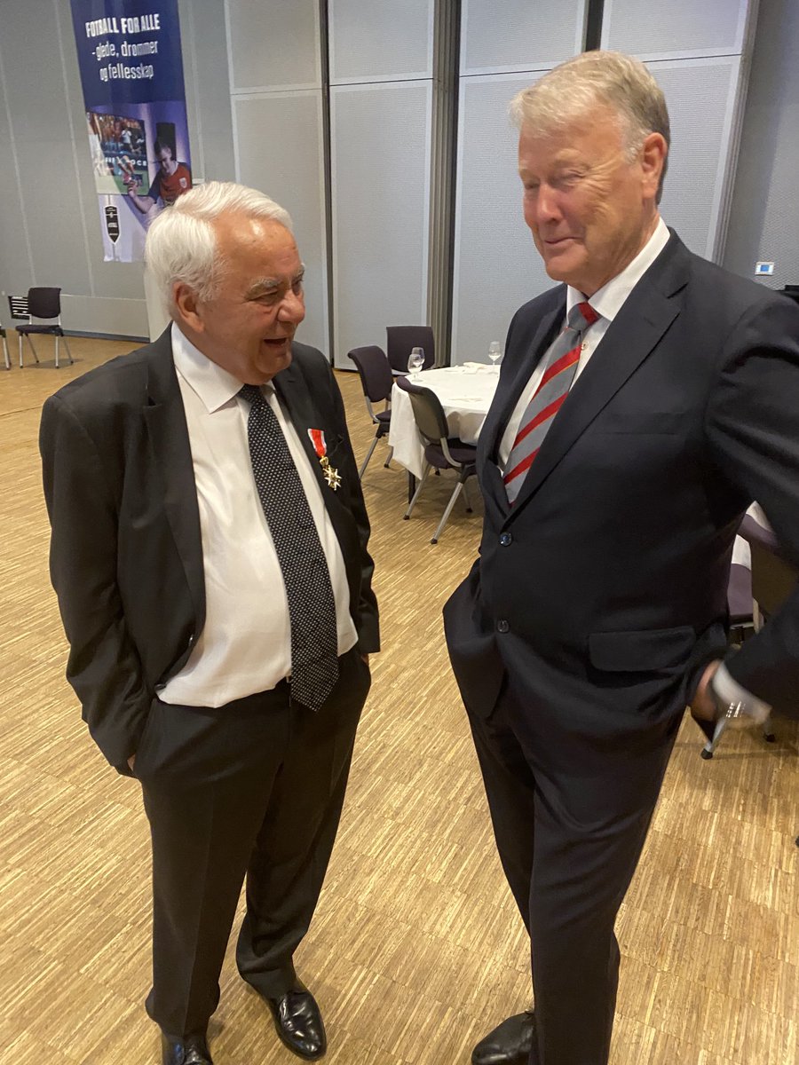 En fornøyelse å være tilstede når Per Ravn Omdal ble tildelt St Olavs Ordenen. Åge Hareide har den danske fra før…
