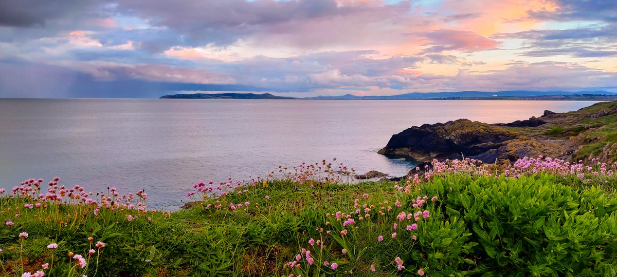 Awesome views over Dublin Bay and Howth Head last night
#Ireland #photooftheday #discoverireland #photograghy #irishlandscape #sunset #sunsetphotography #dublin <a href="/LovinDublin/">Lovin Dublin</a> <a href="/discoverfingal/">DiscoverFingal</a> <a href="/DiscoverIreland/">Discover Ireland</a>