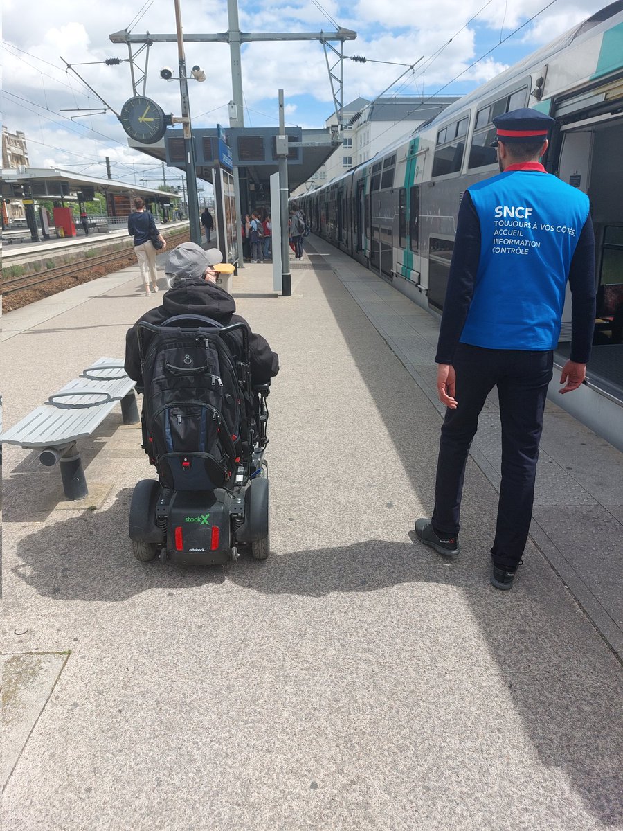 WahedGdesP's tweet photo. La prise en charge des personnes en situation de handicap fait partie de nos missions prioritaires.
Pour plus d'informations contacter le service gratuit du centre relation client #Accesplustransilien au 0 970 82 41 42.@Jemmel_Ma @NPRIGENT_SNCF @IDFmobilites @Sartrouville_TN https://t.co/JEDwsxkX8R