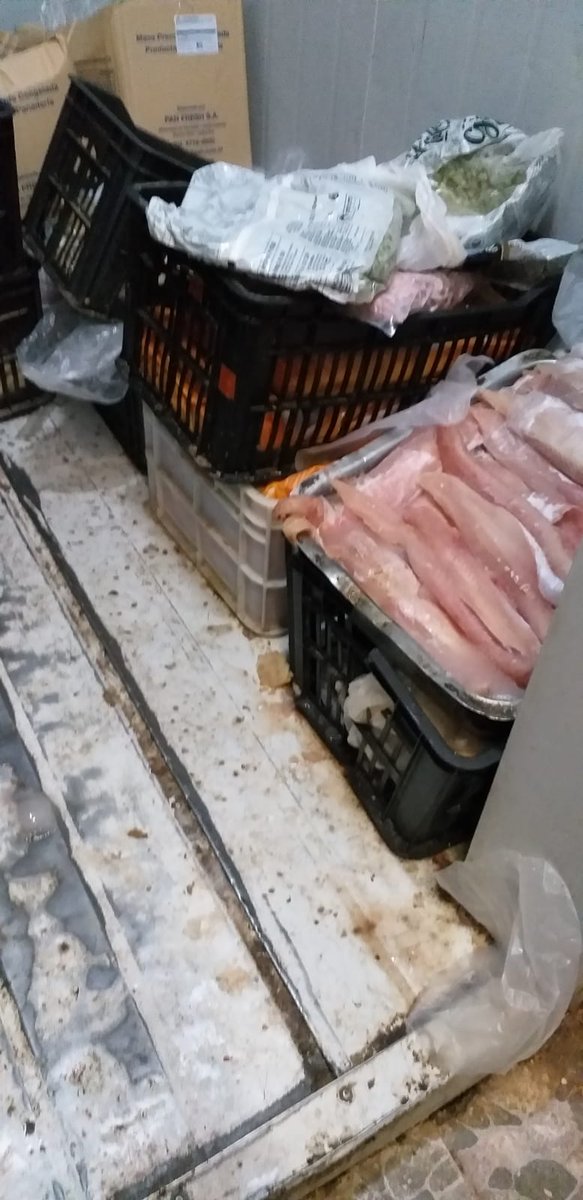 arcticmiks's tweet photo. Así tienen la cocina en La Brava, Villa Ballester. Clausuran el lugar pero abren igual 🤢🤮 https://t.co/iBqaOg8Vqo