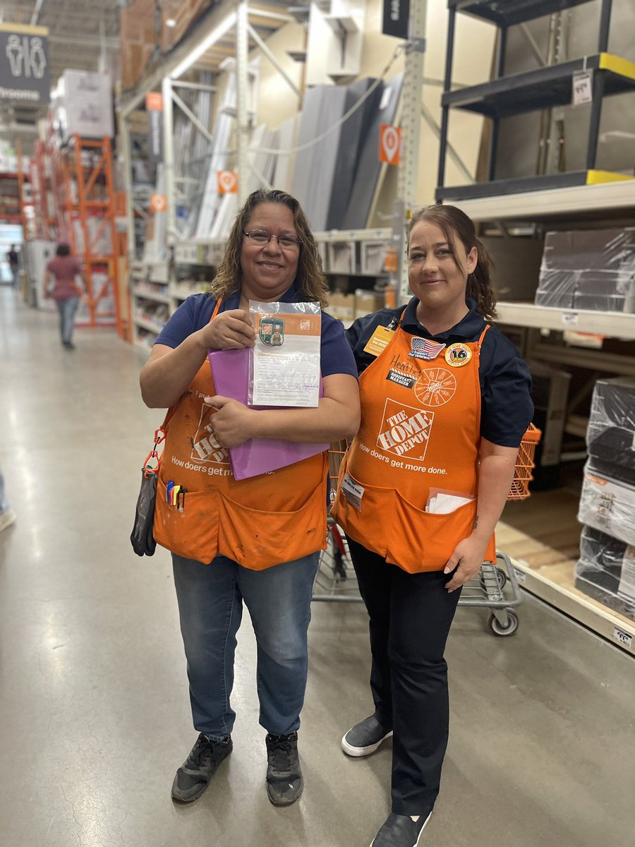 RubenRod17's tweet image. Juanita getting recognized for her awesome work!! @mbs40443 @HeatherAnguloHD @nayeli_a9 @SherreMaclin @Carlee0562_