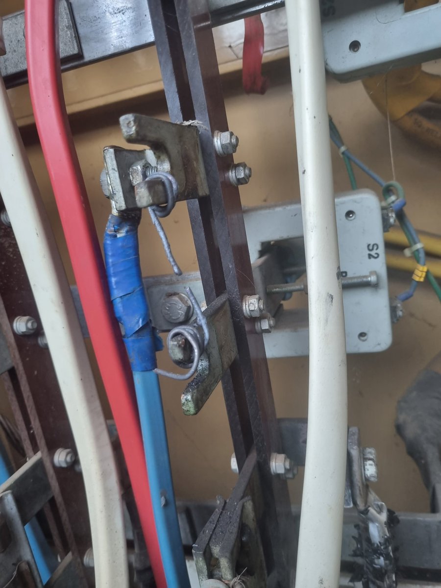 OnTimeContract's tweet photo. @CityPowerJhb @DavidCOJ102 so our power wenr out and after invesdigation it is clear that a wire was used instead of a fuse as per pic attached this is in Sundowner ext 8 box at cnr Taurus and Keurboom https://t.co/o0XulGQUSM