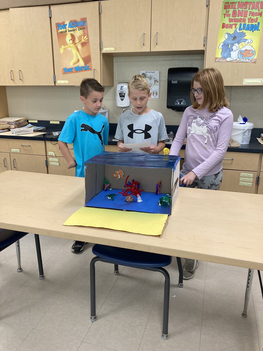 Fearless4th's tweet image. Our first four biome presentations were fantastic! So much hard work and creativity went into this boxes! #4thscience #biosphere @BearCreekEtown