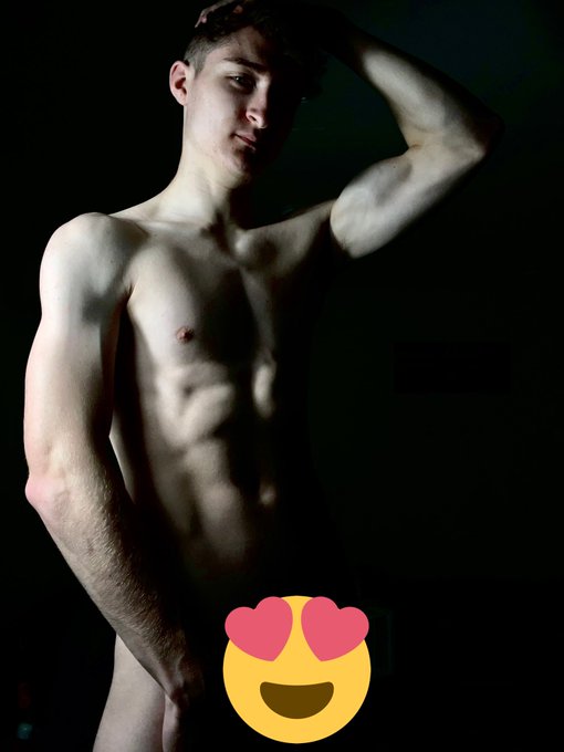 Come check out my onlyfans and my pornhub 😉 links in bio. https://t.co/a0Z2AWIZGz