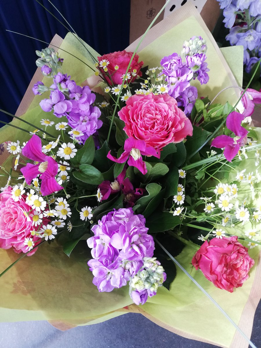 Pretty in pink!!
#pinkflowers #StocksToBuy #scentedflowers #seasonalflowers #eastbourne #SmallBusinesses SO PRETTY