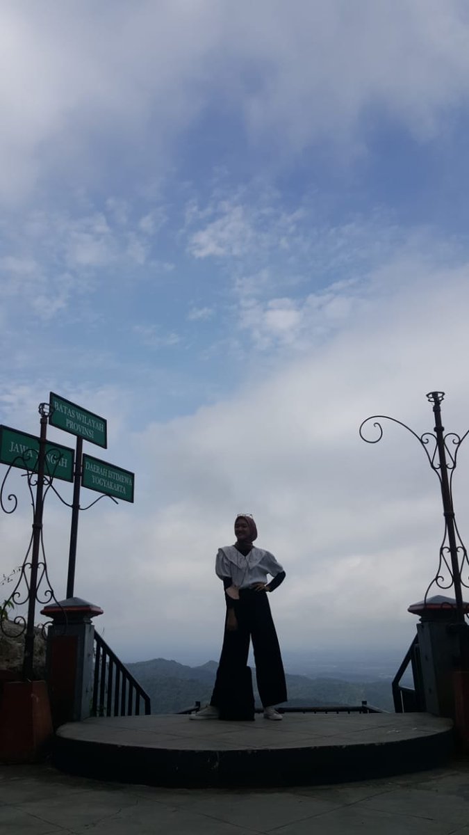 febrimardhini's tweet photo. The limits of ouselve is our thoughts, our broken hearts, our sorrows, our habits, and our circle. This is the way where I could find the world is too bigger for our sorrows, our broken hearts. It's just like small particles.
Yogyakarta - Purworejo is limited by this hill not me. https://t.co/YP4sYZegRz