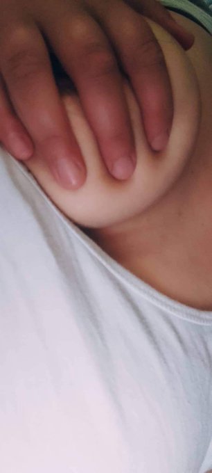 What do you think about my boobs?? Like and retweet https://t.co/qpAR9IwkoZ<a href="/tag/xhamster"class="tags"><span>#xhamster</span></a>