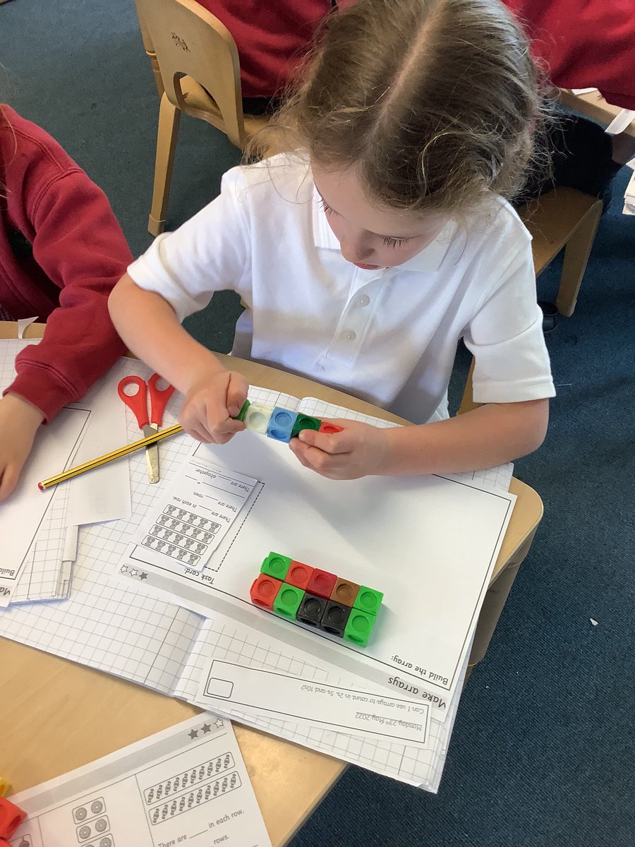 LittleLeighSch's tweet photo. Year One have enjoyed using cubes to learn about arrays in maths. #llpsmaths #first4maths https://t.co/jLyVVj7ipH