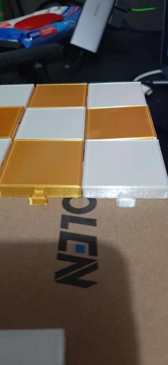 Vurokrazia's tweet photo. Si combinan bien estos colores ? 😬🤨 #enderpro #cura #blender #chess https://t.co/7RksRQUWwH