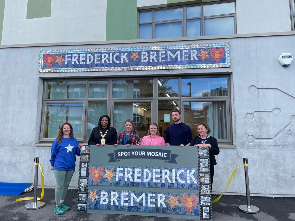 Earlier today Mayor of #WalthamForest <a href="/ElizabethBapti4/">Elizabeth Baptiste</a> joined staff, students, artist <a href="/MaudieMilton/">maudmilton</a>, Artyface, and leader of the Council @GracieMaeW to unveil this fantastic mosaic at Frederick Bremer school <a href="/FBSchoolE17/">Frederick Bremer</a>