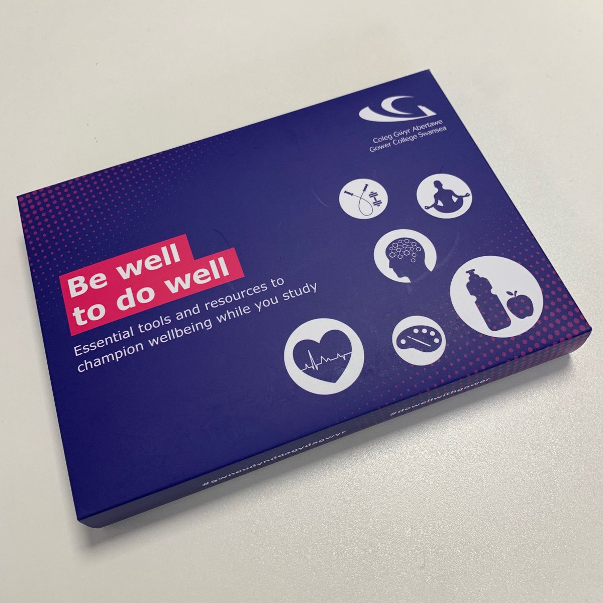 GowerCollegeSwa's tweet image. 📬 Mae gen ti bost! 📦

Mae'n pecynnau "Lles da, canlyniadau da" wedi'u hanfon at bob dysgwr Safon Uwch i baratoi ar gyfer y tymor arholiadau.

Beth ydych chi'n meddwl eu bod yn cynnwys? Dyfalwch yn y sylwadau isod! 👇

#SafonUwch2022 | #TymorArholiadau | #Lles | #cy