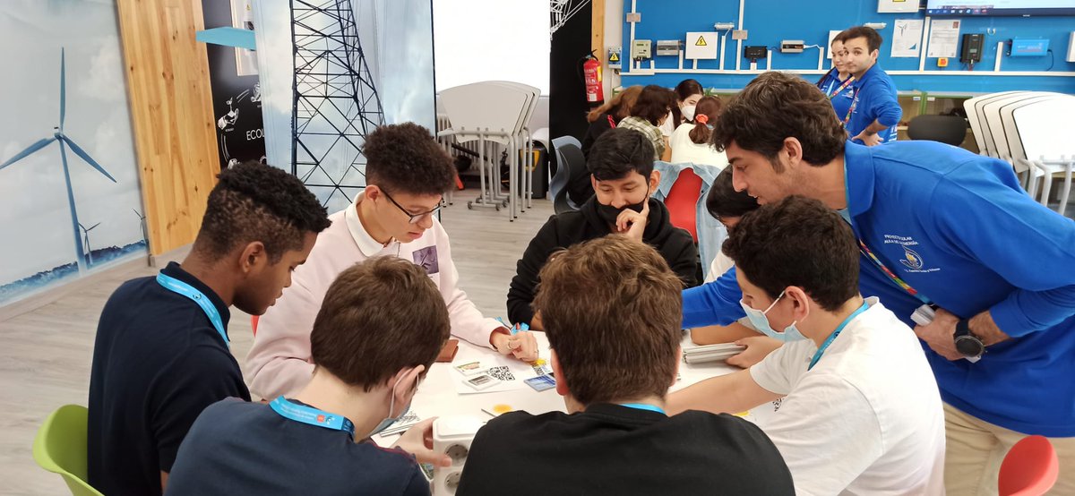 iestomvalmadrid's tweet photo. Hoy recibimos al IES Alameda de Osuna en nuestro #ProyectoSolar #AuladeEnergía. Como siempre fue una experiencia, divertida emocionante y qué sirven para visibilizar el #talento que se hay en #FormaciónProfesional https://t.co/elNfSlfd5A