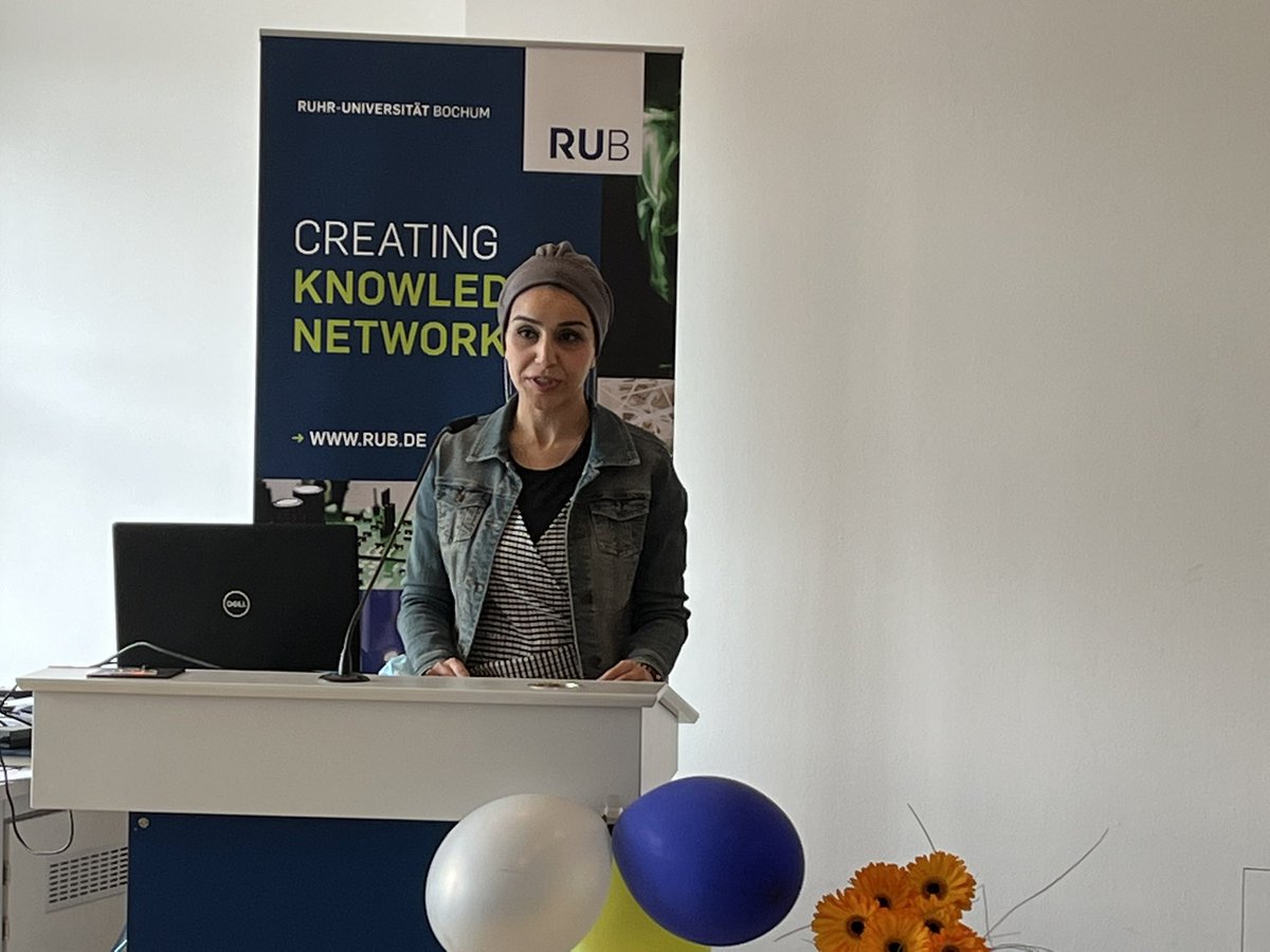 pserub's tweet photo. #LKplus-Kurssprecherin Tmaadour Al Ali schaut auf ein erfolgreiches Jqhr zurück. https://t.co/i35DO5PJPD