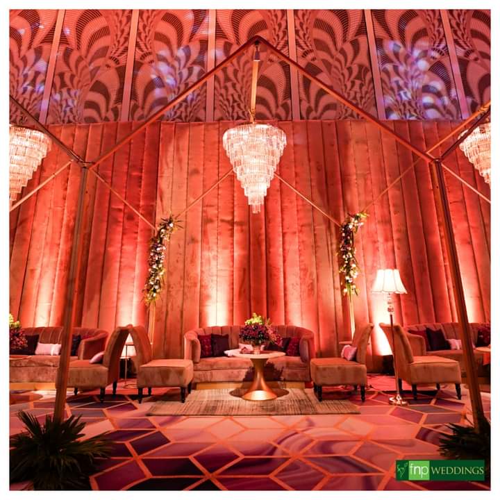 FNP_Weddings's tweet photo. Sangeet 💫
A glamorous sangeet night to begin the wedding festivities.
#weddingdecor #weddings #wedding #fnpweddingsandevents #fnpweddings #decor #decoration #weddingphotography #rajasthan #jaipur #jaipurwedding #rajasthanwedding #sangeetdecor #sangeetnight #floraldesign https://t.co/634CQNJmtJ