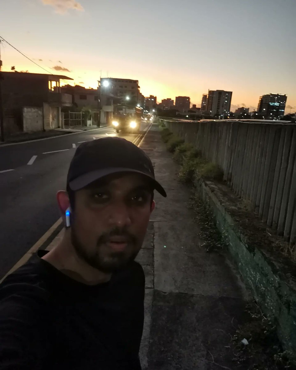 AdamOodian2's tweet photo. Beautiful afternoon run with a splendid sunset at Champ De Mars 🌇🌆🏃🏼 https://t.co/HLDdD2uWVx