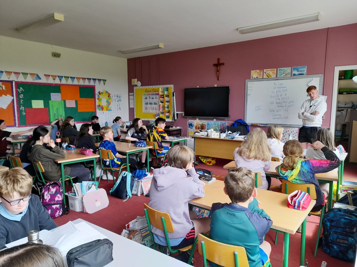 CappoquinS's tweet photo. Iarlaith Daly, Waterford hurler, was very kind and visited 6th Class during his lunch break today. He answered lots of questions and gave great tips! Go raibh míle maith agat, Iarlaith! ⚪🔵 https://t.co/sniSaFLRbm