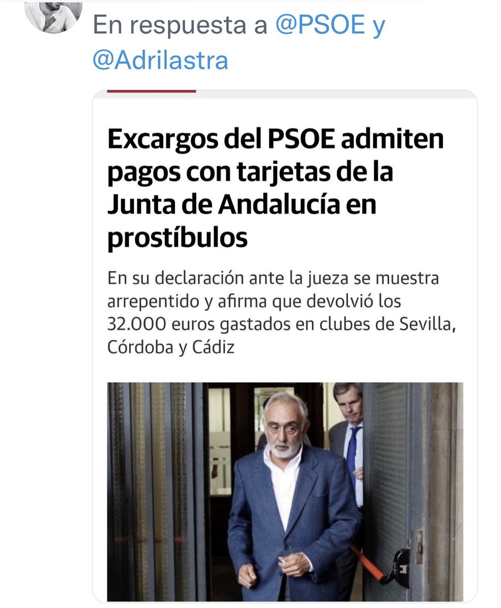 reptril's tweet photo. @LombokWindows @TeresaRodr_ Cada uno que se costee su campaña. Vaya mierda políticos , hay que pagarle hasta putas https://t.co/dQHE4zjeP1