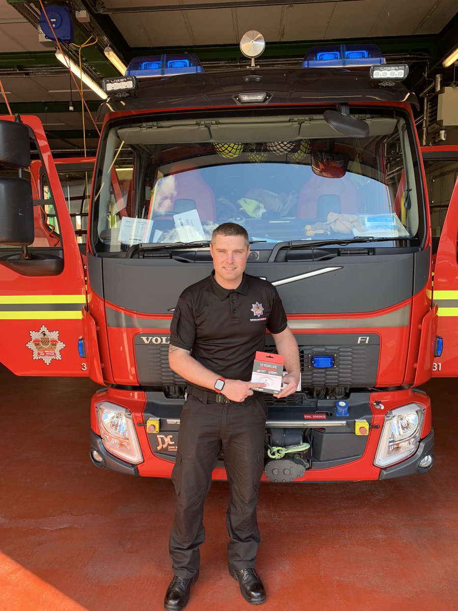 WMFSStourbridge's tweet photo. Today is test it Tuesday. There is no excuse not to test your smoke alarm today. Test them weekly please. Stay safe folks.#westmidlandsfireservice https://t.co/MTGzQIrYHc