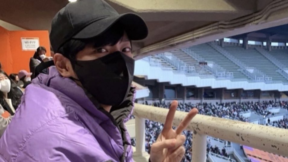 kiss_seven7's tweet photo. — El actor Lee sangyeob compartió una foto con #JIN en Instagram, dónde se ve qué al parecer fueron juntos a jugar al golf. Anteriormente el actor había subido fotos de su asistencia al concierto de BTS 'PTD en Seúl' y en la descripción agradeció a Jin y mencionó lo increíble [+] https://t.co/8j8vd4I8C9